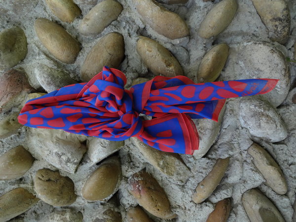 Foulard Rouge et Bleu en mousseline de Soie Léoparo