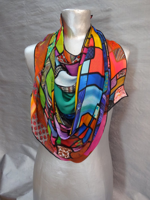 Foulard en soie aux motifs colorés stylisés Corso